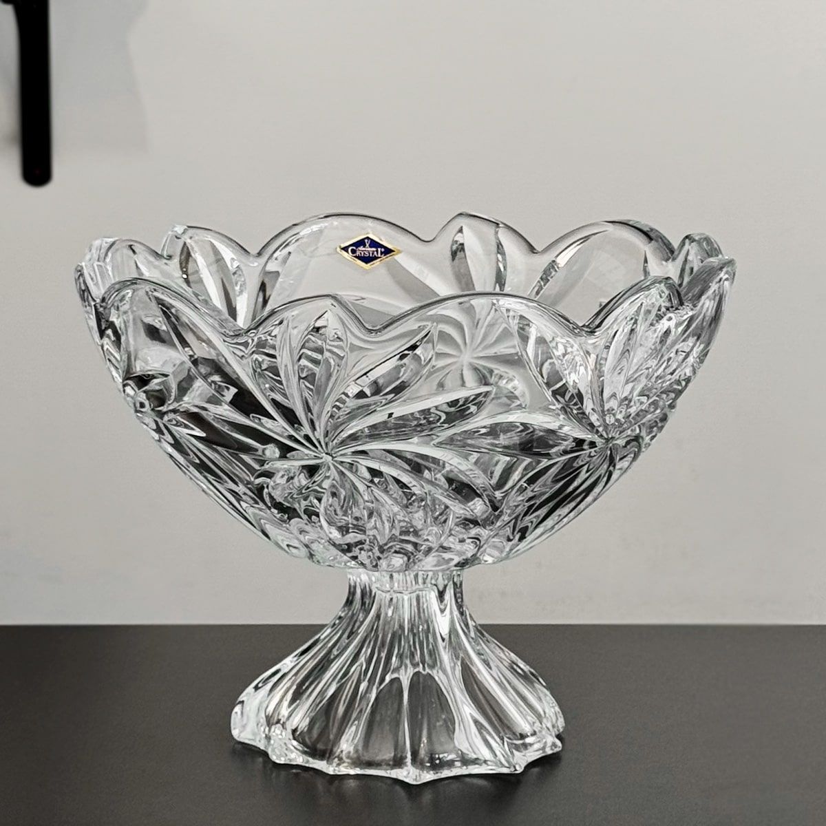 Bol pe picior din cristal Bohemia cu design floral