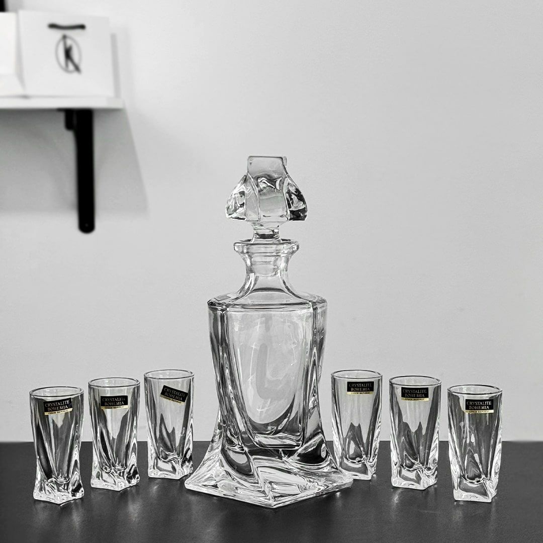 Decantor si 6 pahare pentru vodka din cristal Bohemia