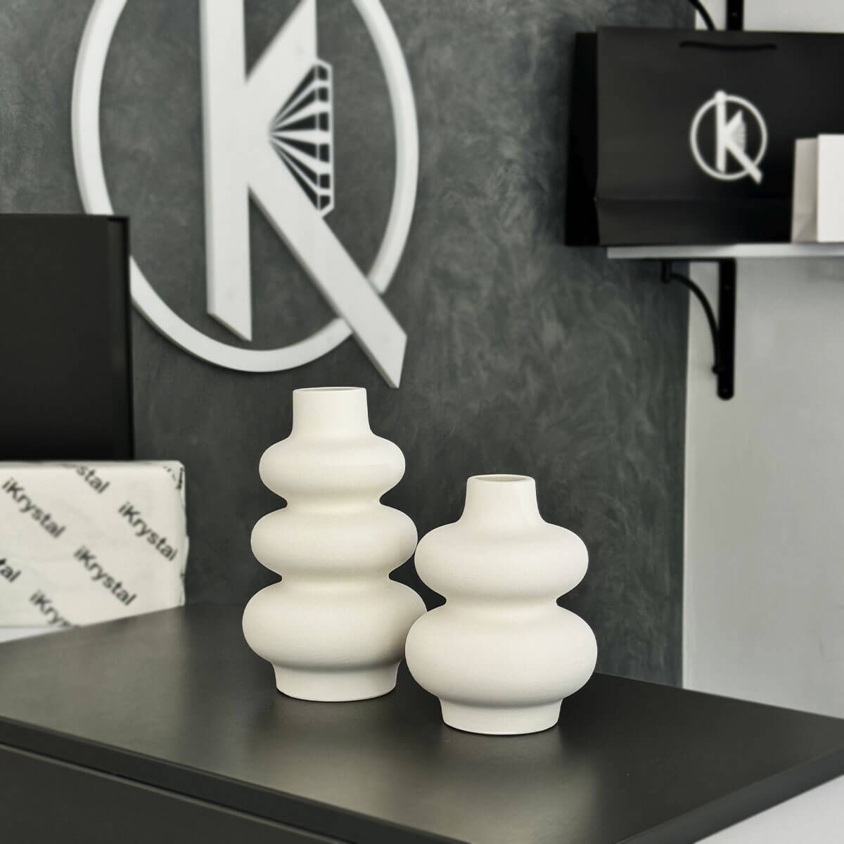 Doua vaze decorative din ceramica in magazinul iKrystal
